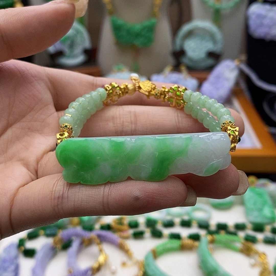 翡翠未镶嵌颈饰手链