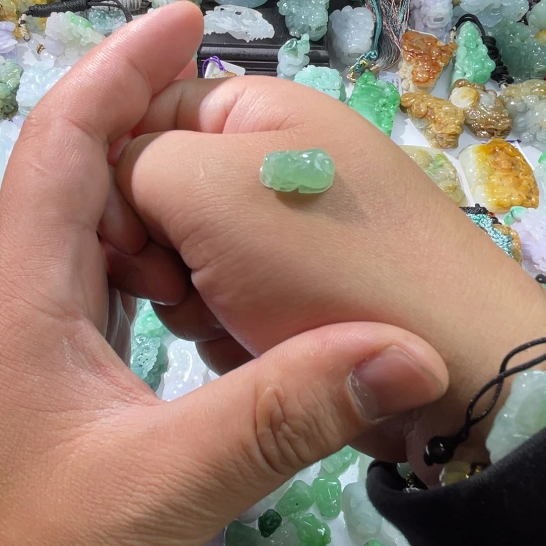 翡翠颈饰未镶嵌天然