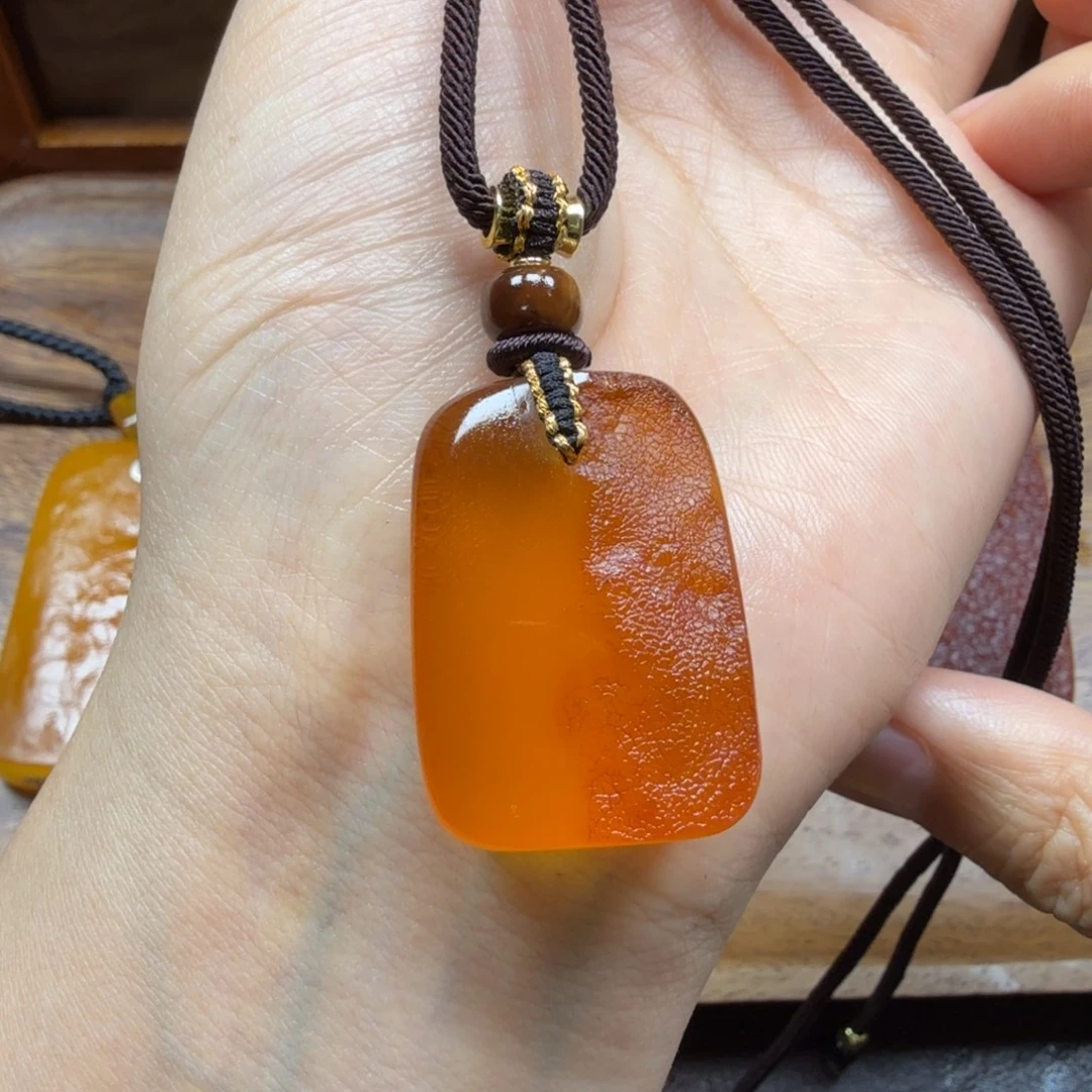 琥珀吊坠(赠链)未镶嵌