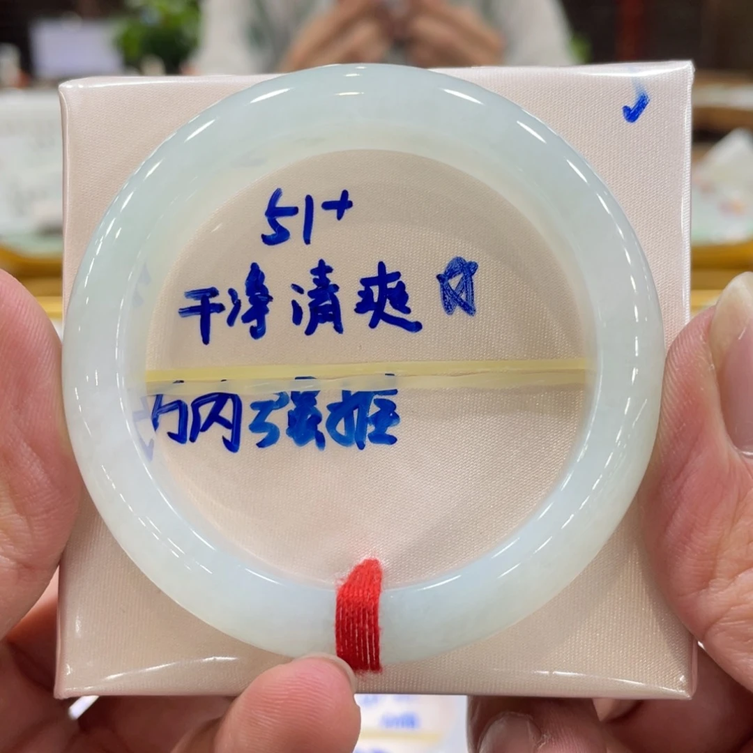 翡翠手镯未镶嵌翡翠手镯