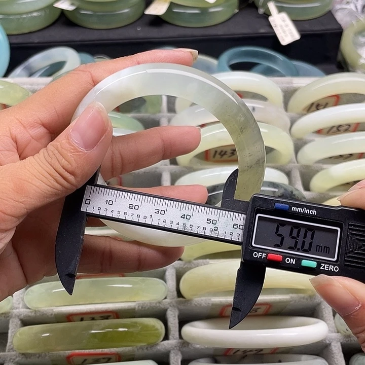 蛇纹石玉未镶嵌手镯134