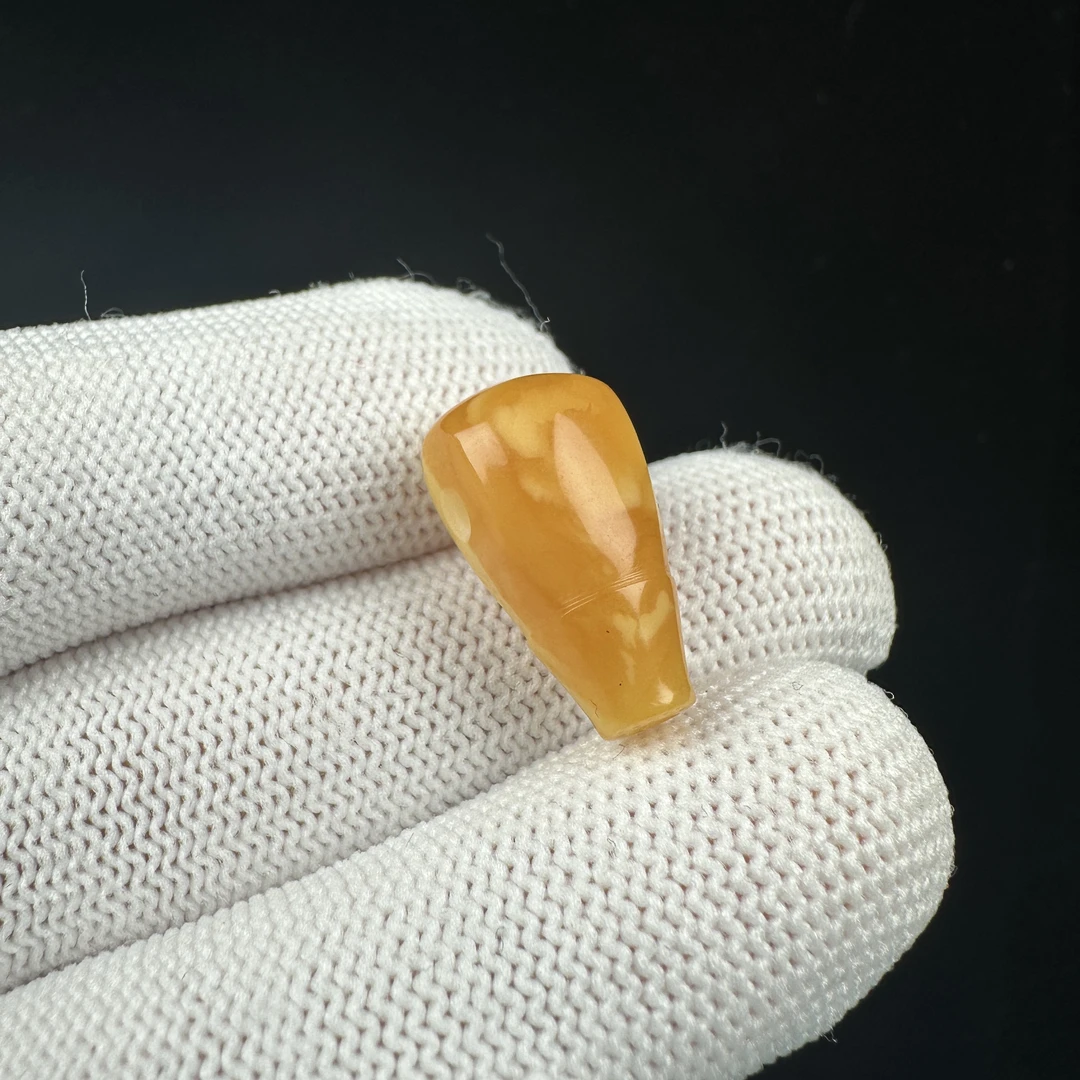 Z1526天然原矿蜜蜡 老蜡妖花三通 10.5*19mm 150克价