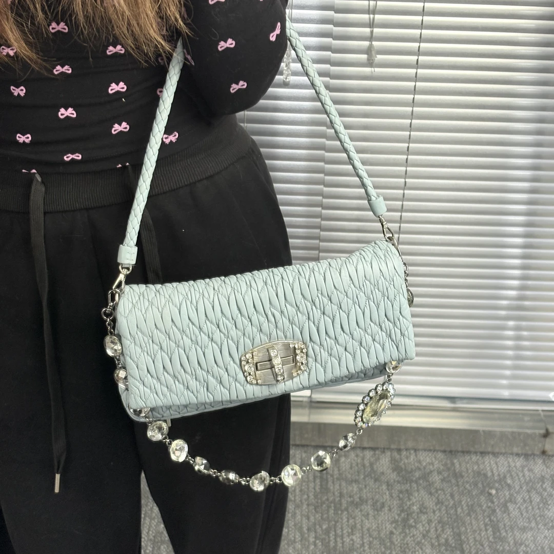 95新 MIU MIU/缪缪 baby蓝褶皱宝石链单肩包jx