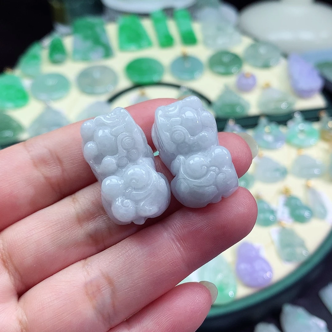 翡翠未镶嵌颈饰貔貅