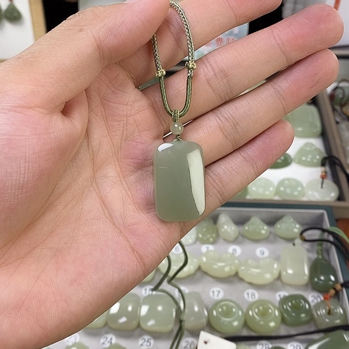 梦***境颈饰未镶嵌和田玉