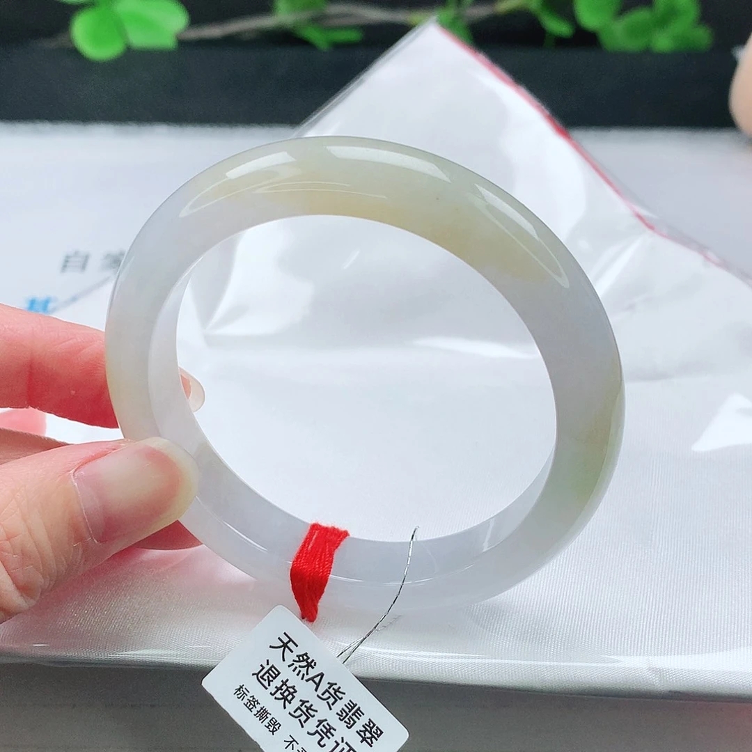 翡翠手镯未镶嵌54圈