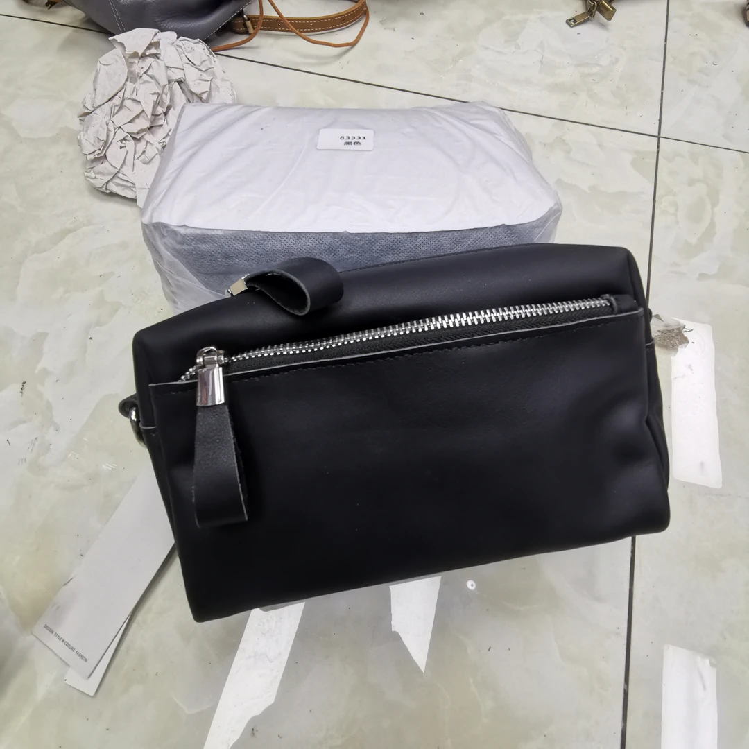 8028头牛三层简约休闲复古枕头斜挎包单肩包底宽23高度13厚10CM