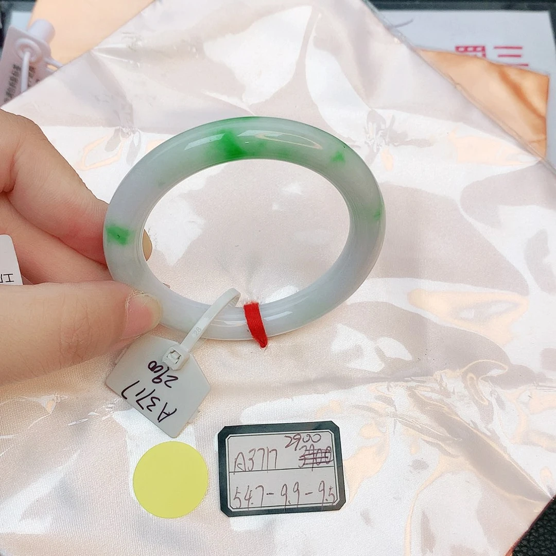 翡翠手镯未镶嵌缅甸翡翠