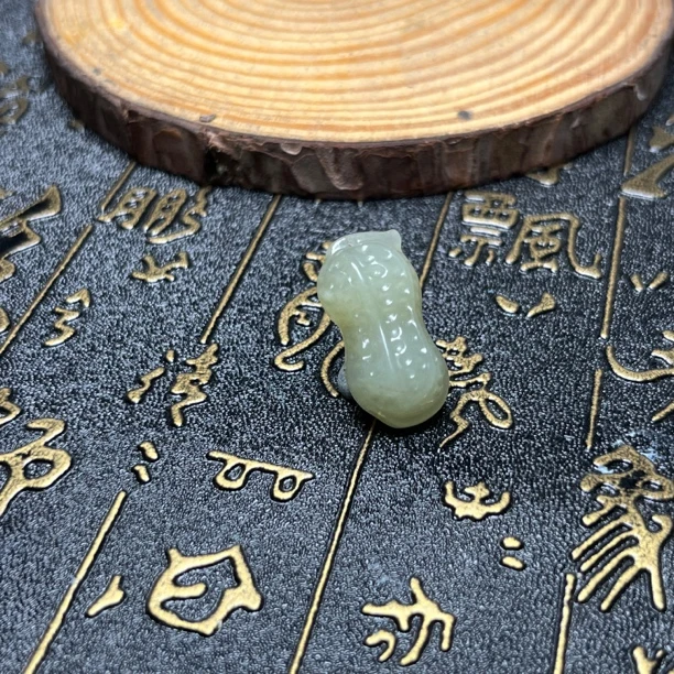 天然和田玉手工雕刻花生长27宽12厚11
