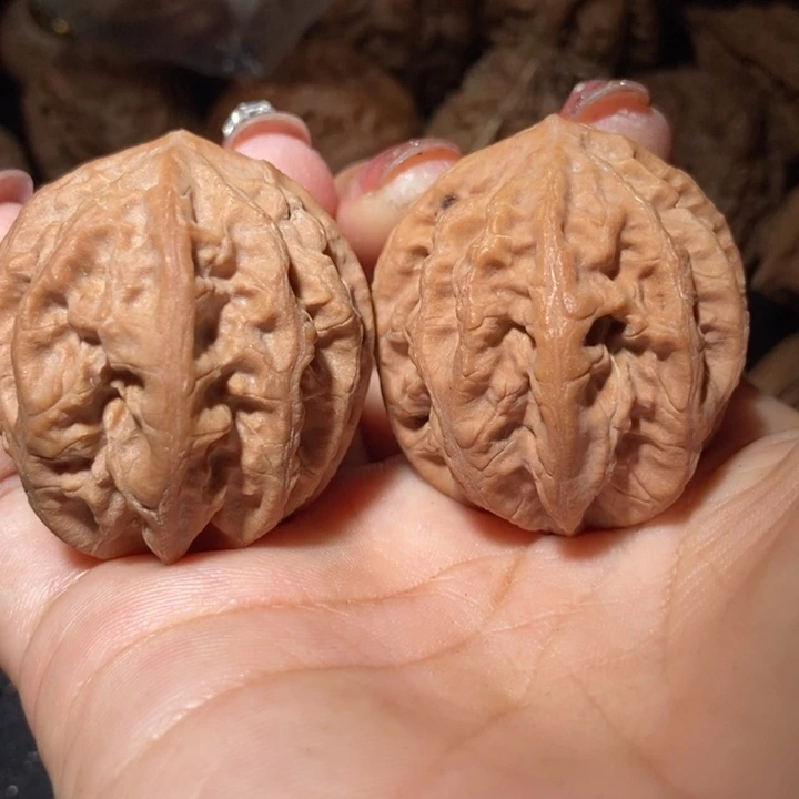 文玩核桃把件东北楸子小雪125