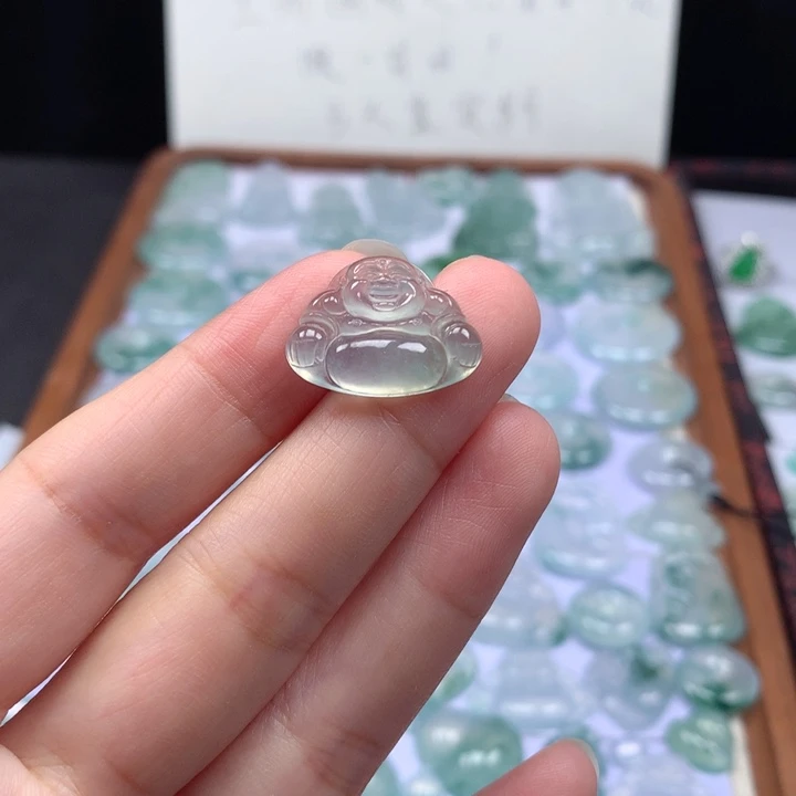 颈饰未镶嵌翡翠冰种晴底佛公