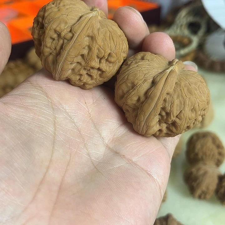 浅***笑把件文玩核桃40左右瑕疵元宝朋友福利不退换