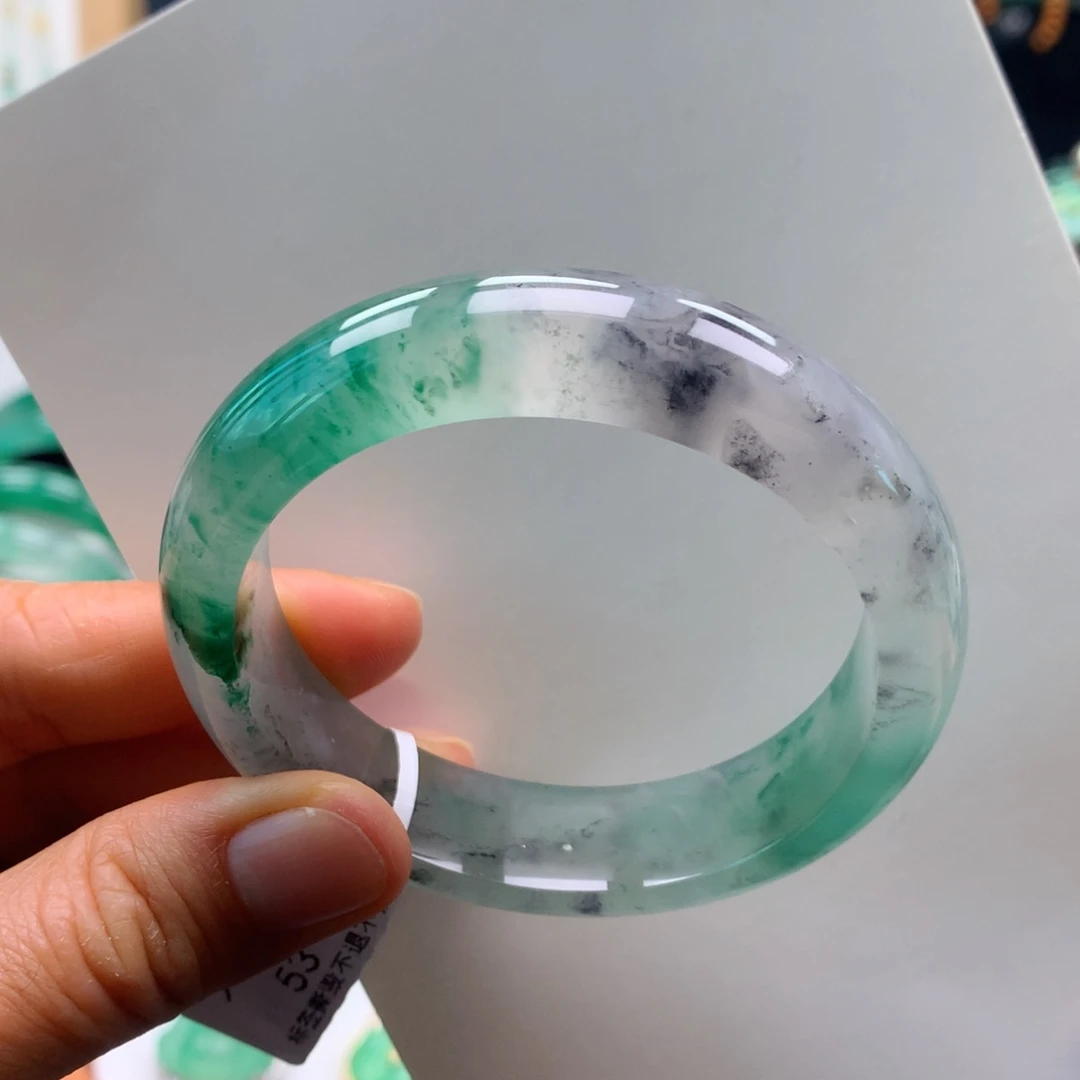 未镶嵌手镯石英质玉