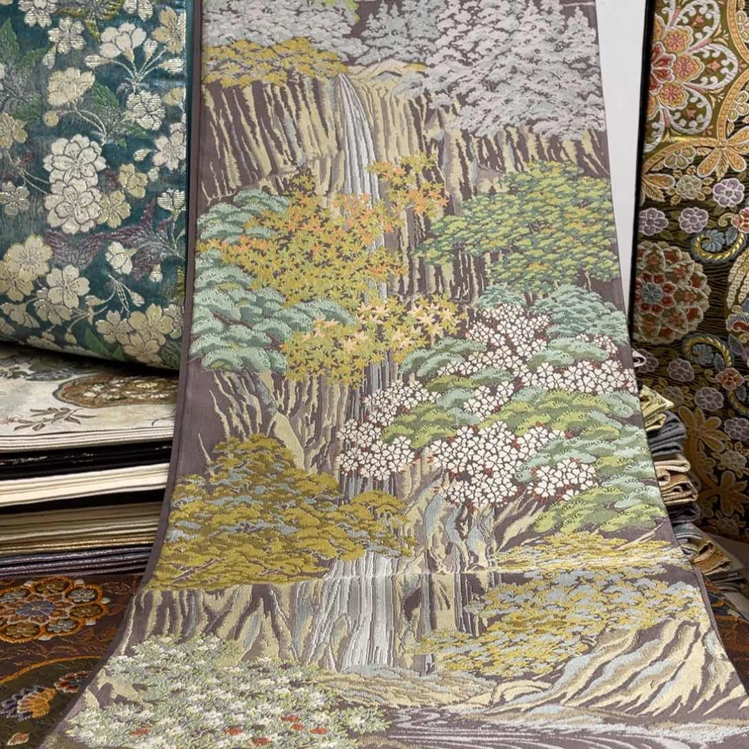 织绣织锦缎，织锦缎