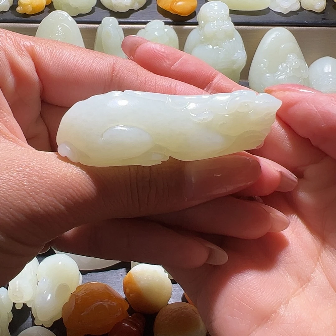 时***馆和田玉未镶嵌颈饰