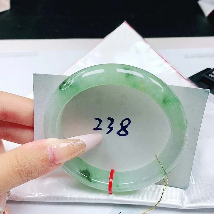 翡翠手镯未镶嵌58圈
