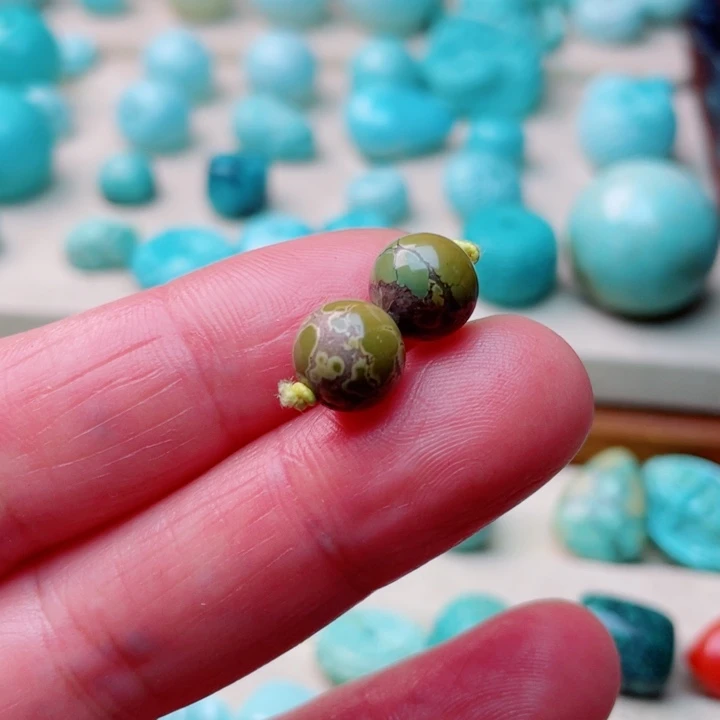 绿松石未镶嵌颈饰