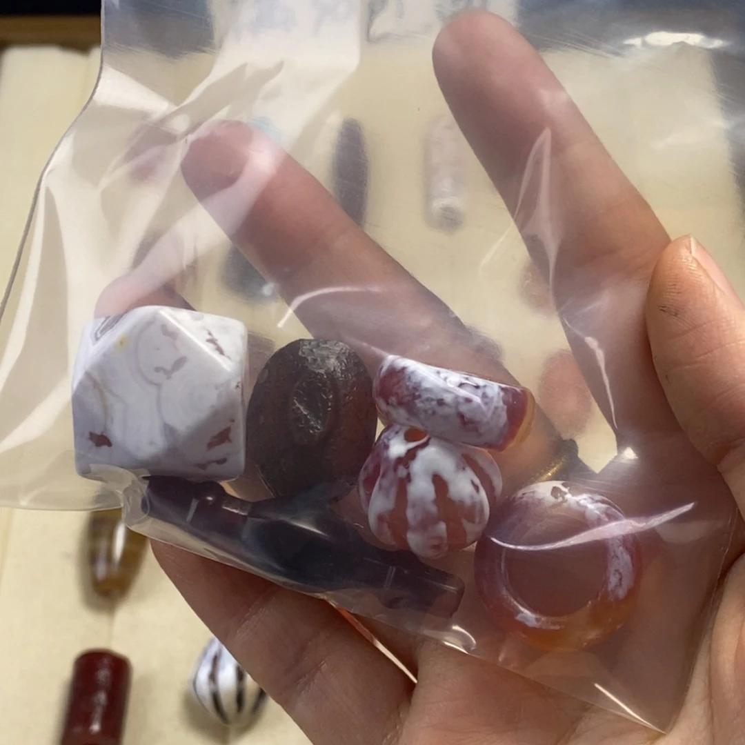额***尔玛瑙/玉髓未镶嵌颈饰