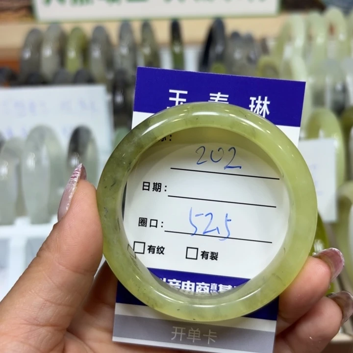 未镶嵌岫玉手镯天然