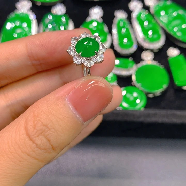 翡翠银S925镶嵌戒指一个