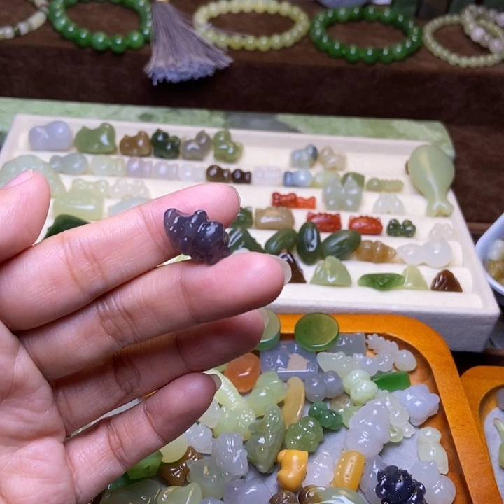 胖***呦和田玉未镶嵌手链