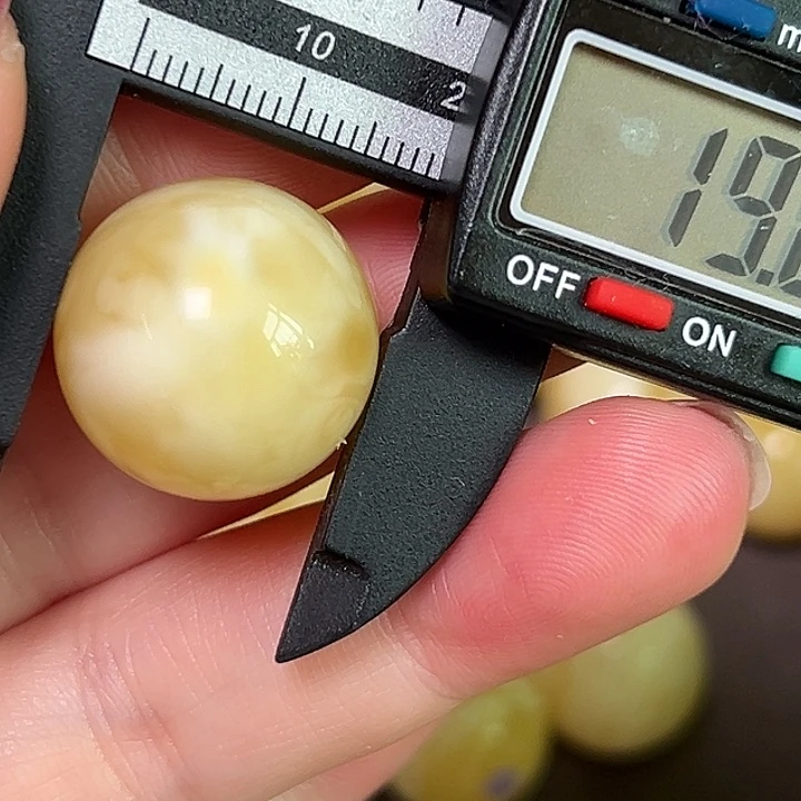 蜜蜡未镶嵌裸石134