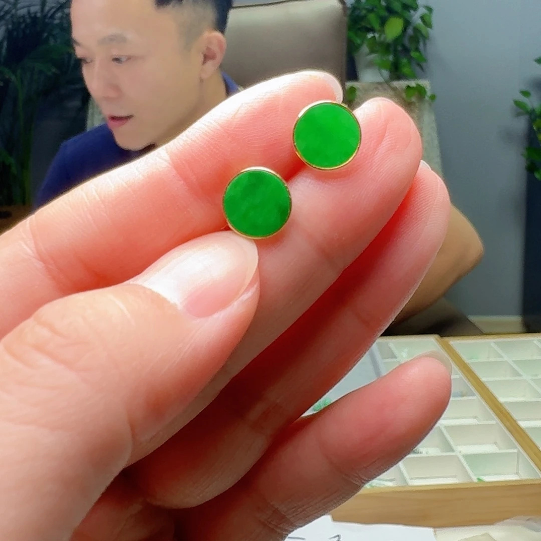 18K金镶嵌翡翠耳饰天然