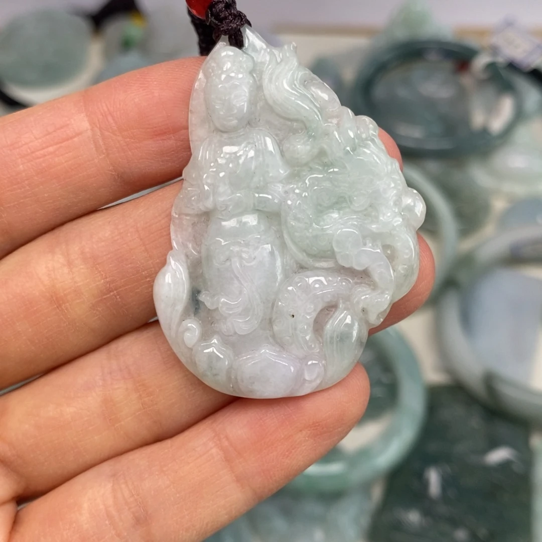 翡翠颈饰未镶嵌玉龙观音