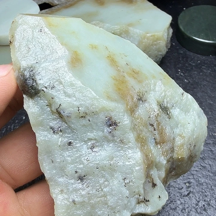 和田玉（糖玉）未镶嵌珠宝奇石