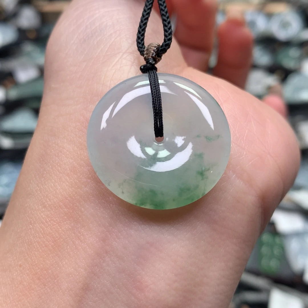 翡翠颈饰未镶嵌扣子