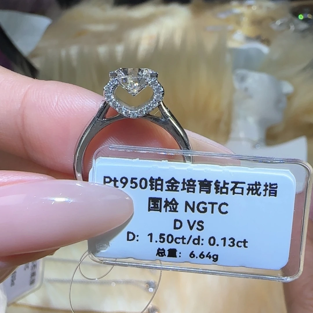 实验室培育钻石18K金镶嵌牛头