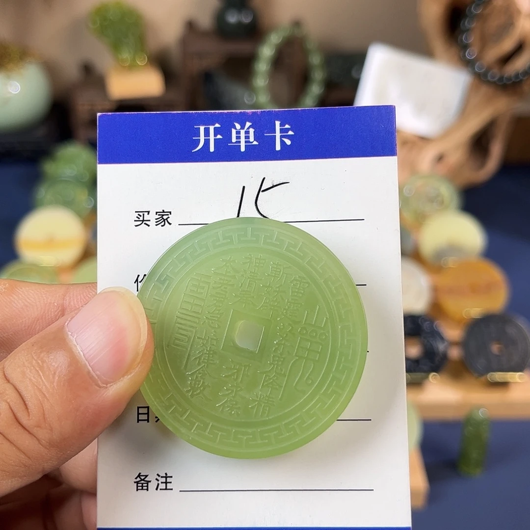 人***气蛇纹石玉未镶嵌颈饰