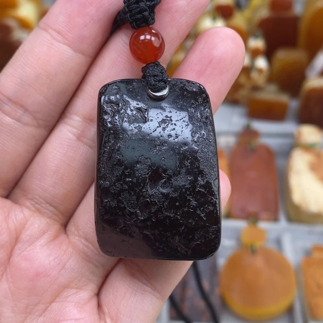 蜜蜡未镶嵌珠宝奇石