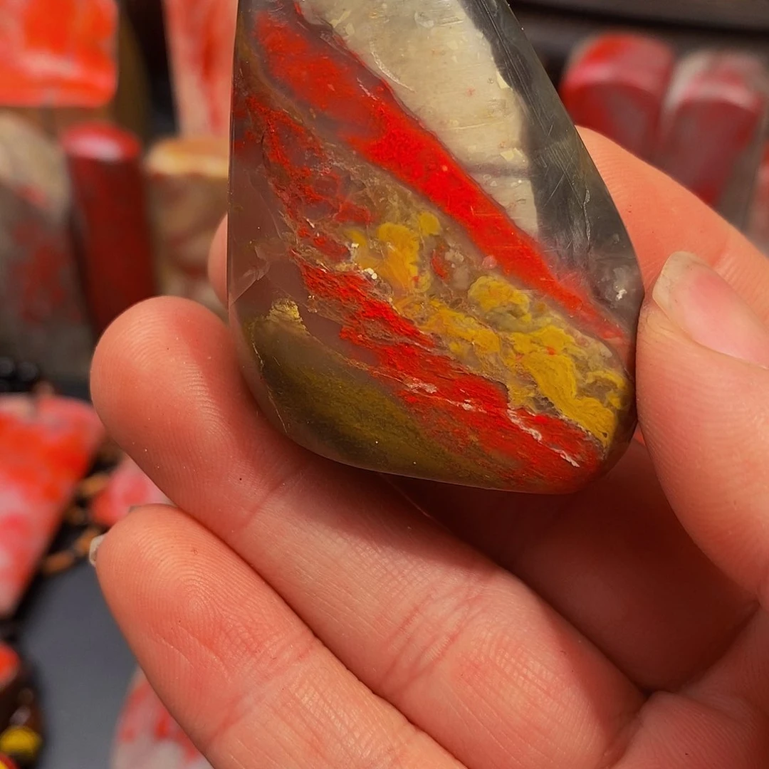 昌化石1**熊昌化鸡血石印章