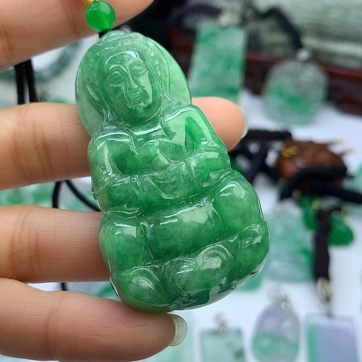 翡翠未镶嵌吊坠(赠链)