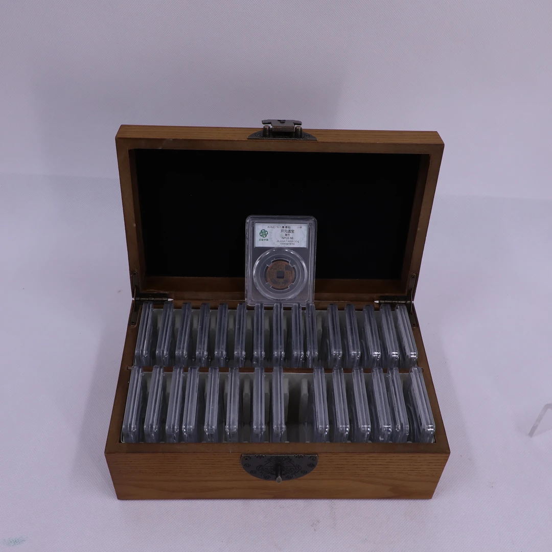 众诚评级开元通宝30枚(内含10枚背月)木盒装/图为样品仅供参考