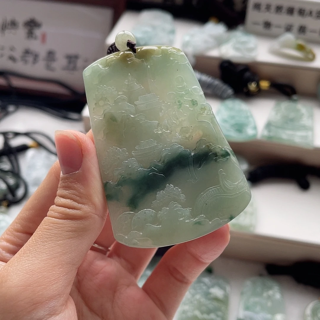 翡翠未镶嵌颈饰山水