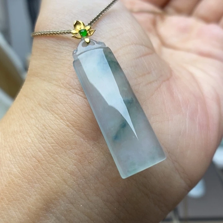 【闪购商品】颈饰18K金镶嵌翡翠37