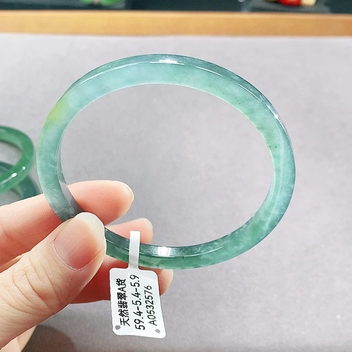 翡翠未镶嵌手镯（圆镯）