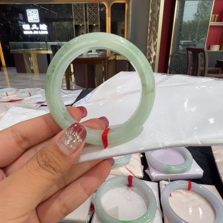 西****翡翠未镶嵌手镯芙蓉绿底52福利不退不换