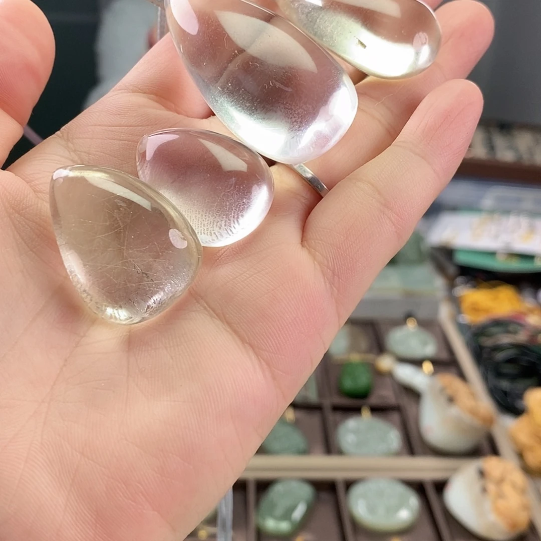 未镶嵌颈饰水晶白水块