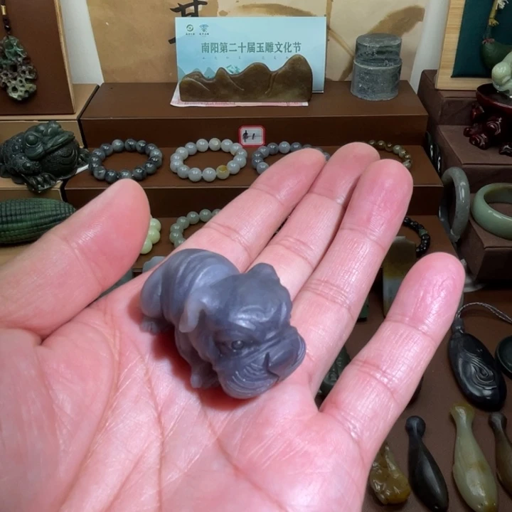 蜘***兽和田玉未镶嵌颈饰