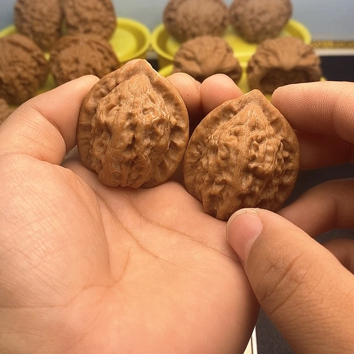 迟***X文玩核桃把件大红袍