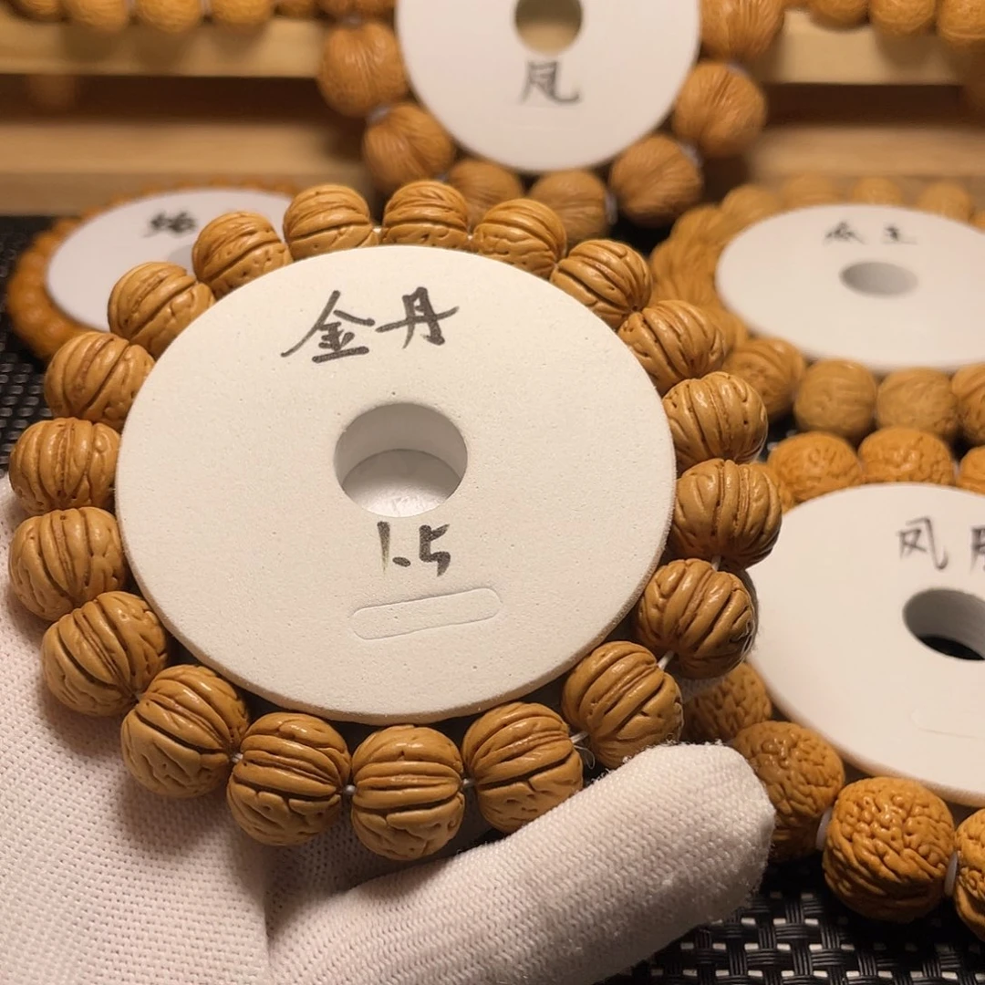 M***王桃木金丹桃核，皮质好，密度大