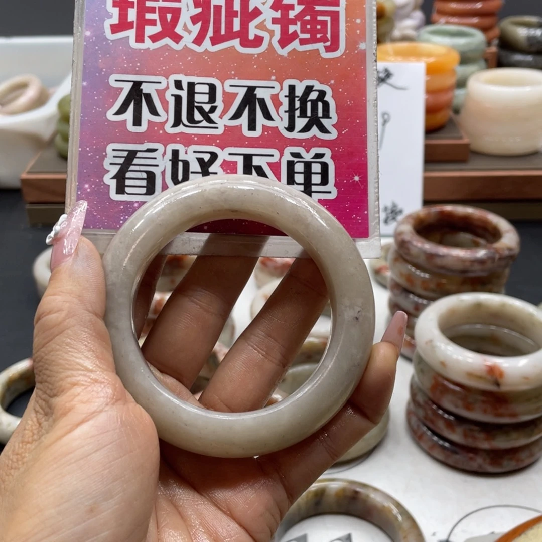 ****凤未镶嵌手镯石英质玉