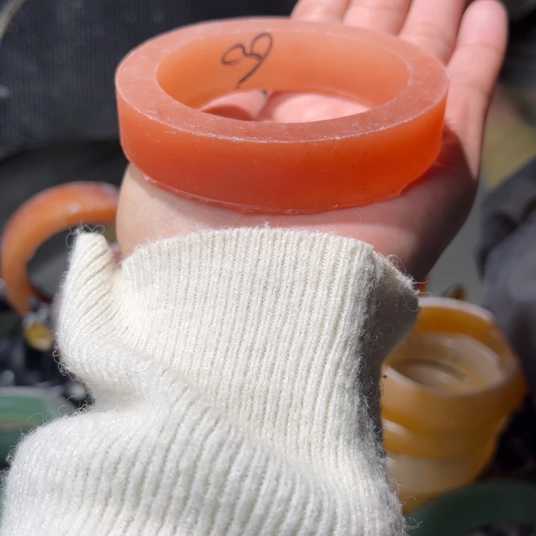 言***论石英质玉未镶嵌手镯定制