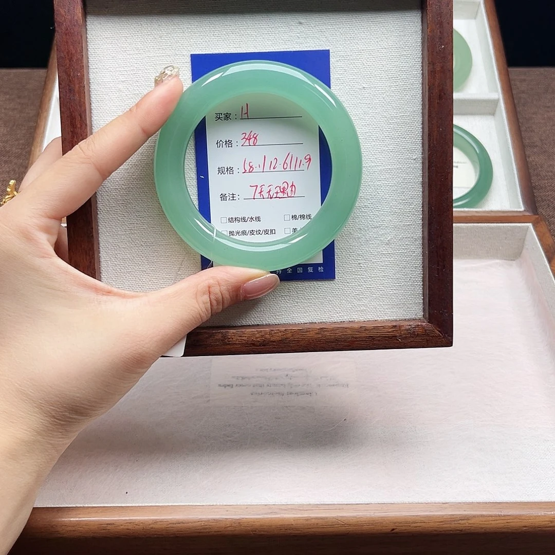 H***石英质玉未镶嵌手镯