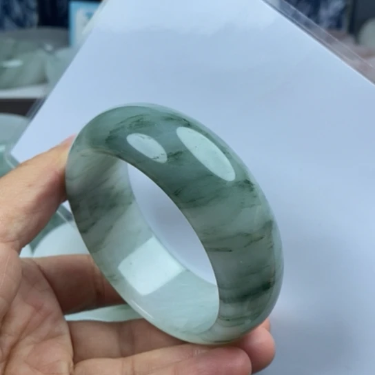 月***姐石英质玉（金丝玉）未镶嵌手镯