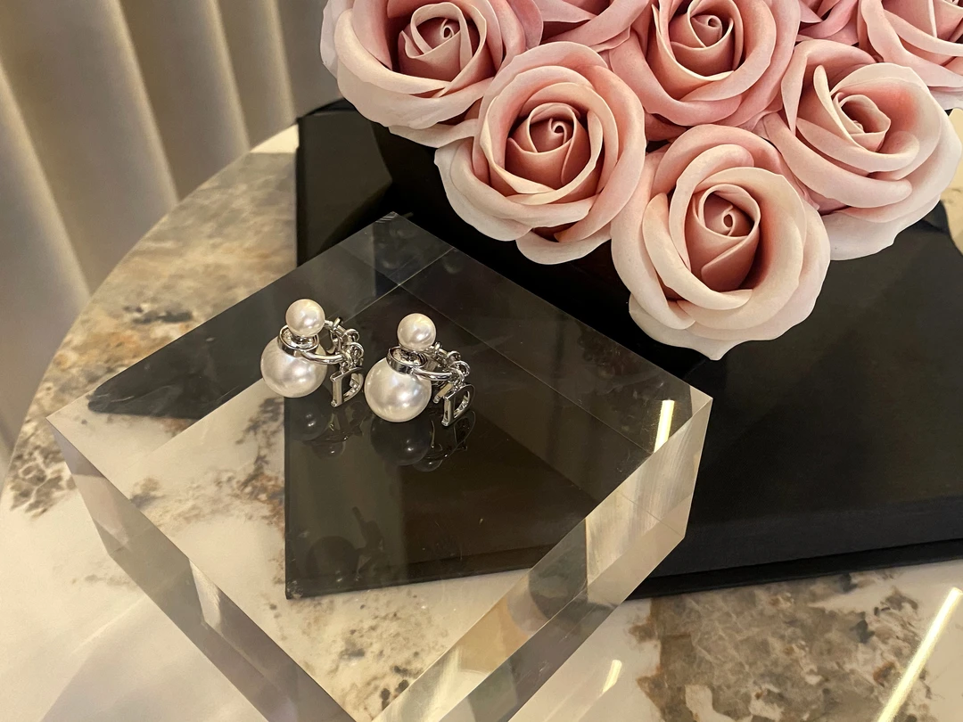 铜合金仿珍珠耳饰 新品精致高级感字母耳钉