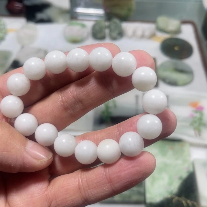 独山玉未镶嵌颈饰